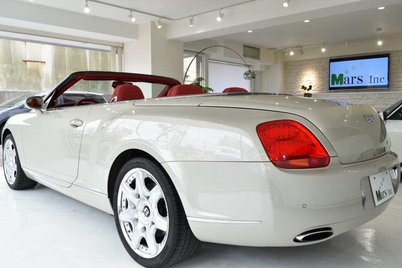 ベントレー コンチネンタル GTC 正規D車 特注色・赤幌 HDD地デジナビ