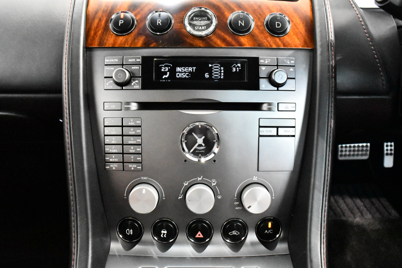 アストンマーティン DB9 正規ディーラー車 タッチトロニック 2色革