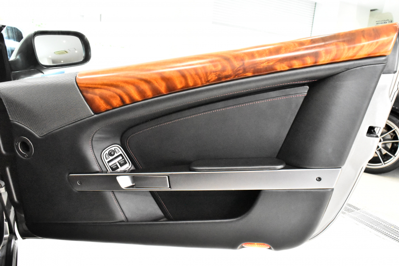 アストンマーティン DB9 正規ディーラー車 タッチトロニック 2色革