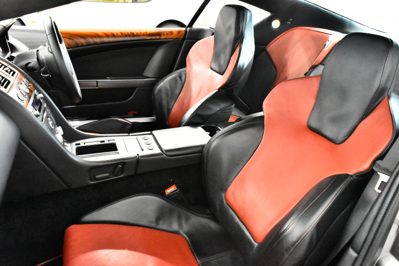 アストンマーティン DB9 正規ディーラー車 タッチトロニック 2色革