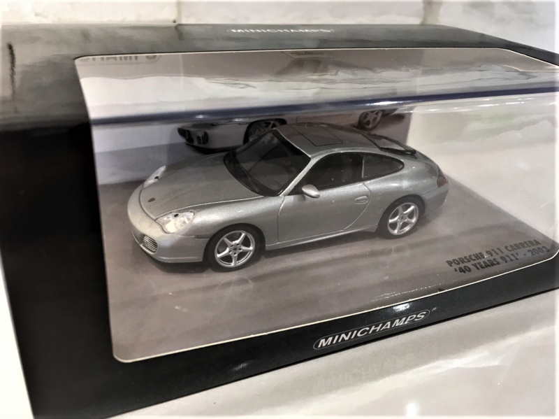 ポルシェ 911(Type996) カレラ 40th アニバーサリー LTD エディション