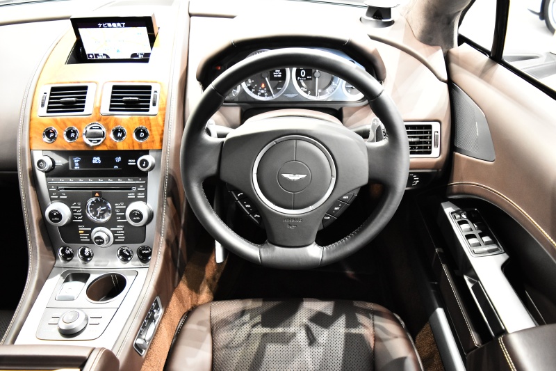 アストンマーティン ラピード S 正規ディーラー車 パール