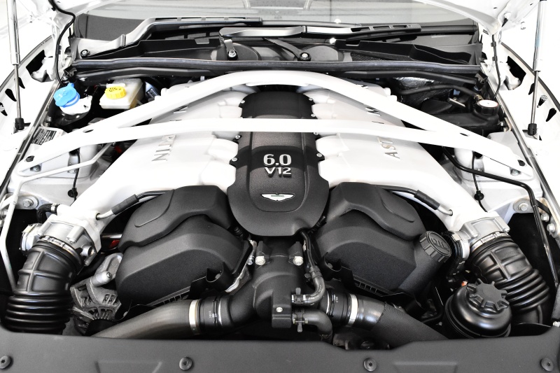 アストンマーティン ラピード S 正規ディーラー車 パール