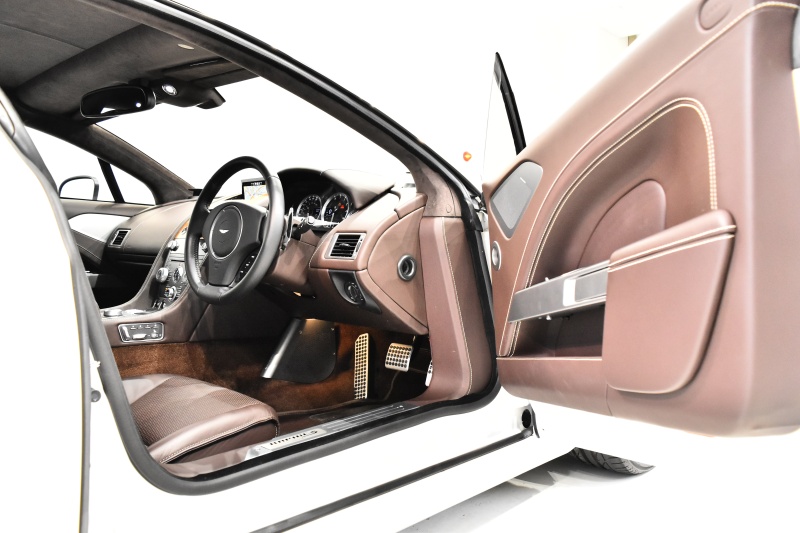 アストンマーティン ラピード S 正規ディーラー車 パールホワイト