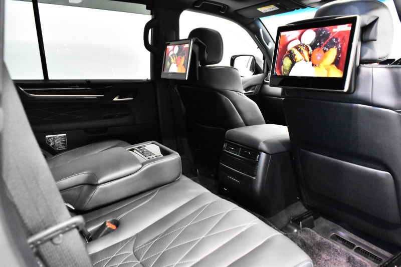 レクサス LX 570 Black Sequence 特別仕様車 1オーナー 後席