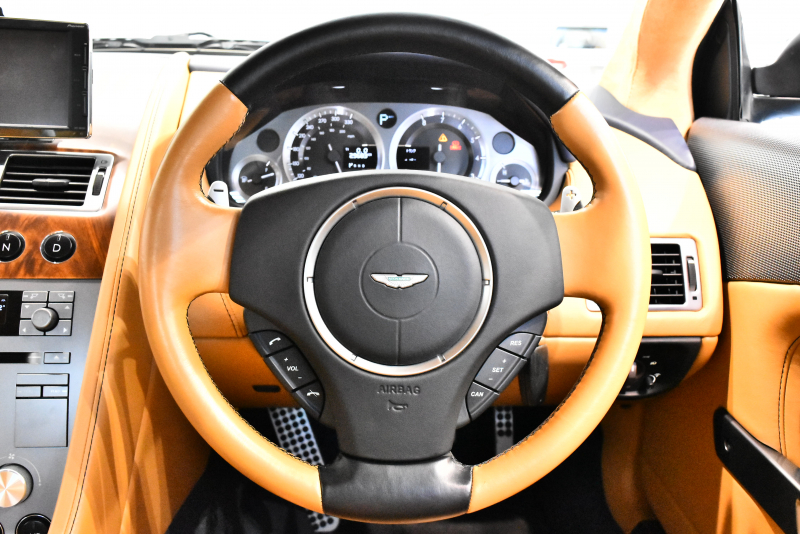 アストンマーティン DB9 タッチトロニック 正規ディーラー車