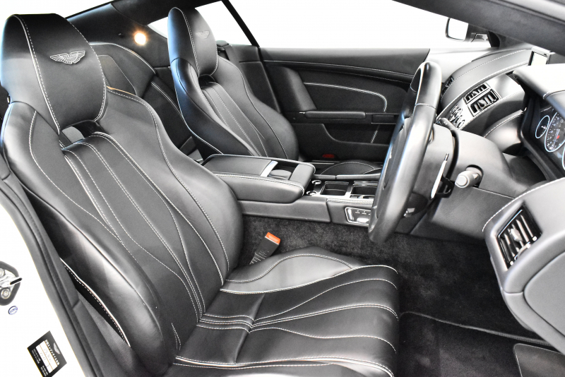 アストンマーティン DB9 カーボンホワイト 正規ディーラー車 後期型
