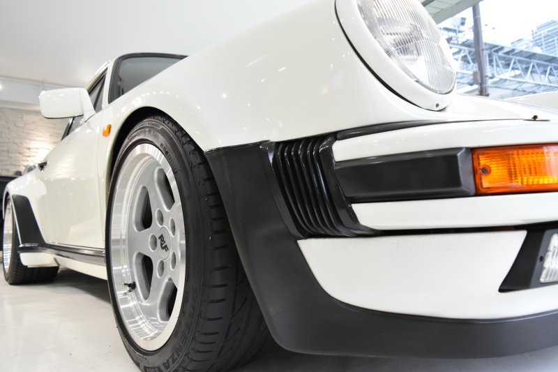 ポルシェ 911(Type930) Turbo3.3 ヨーロッパ新車並行 純正スポーツ